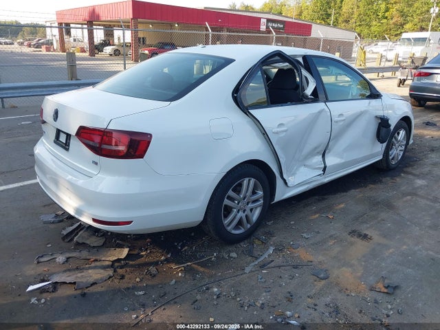 2018 VOLKSWAGEN JETTA 3VW2B7AJ3JM252047 Photo 3