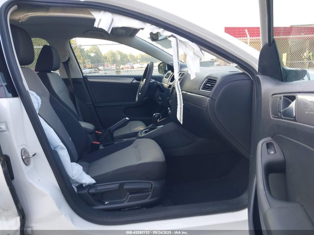 2018 VOLKSWAGEN JETTA 3VW2B7AJ3JM252047 Photo 4