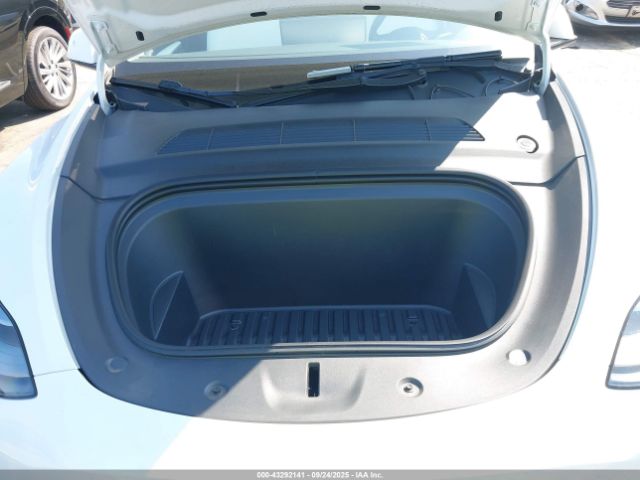 2023 TESLA MODEL Y 7SAYGDEE8PF633550 Photo 9