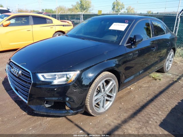 2018 AUDI A3 WAUAUGFF0J1023235 Photo 1