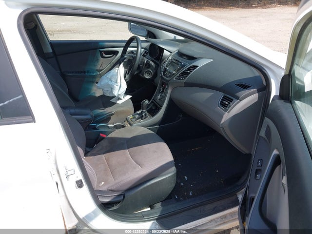 5NPDH4AE9GH732961 Hyundai ELANTRA SE