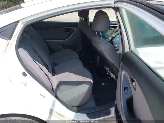 5NPDH4AE9GH732961 Hyundai ELANTRA SE