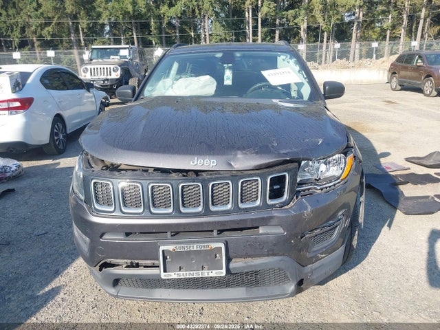 3C4NJCAB7JT271842 Jeep 2018