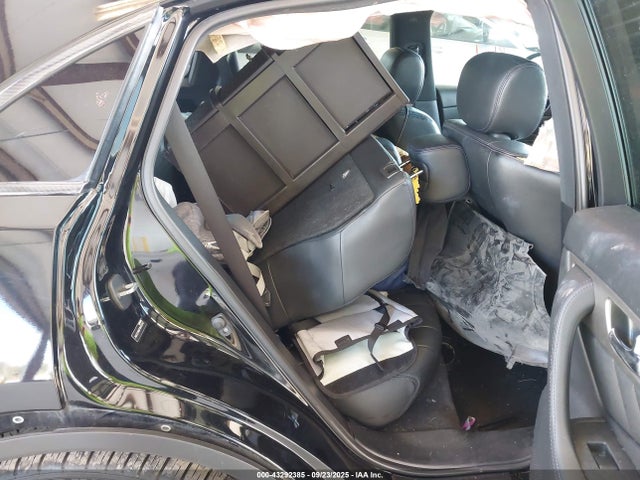 Infiniti 2015 2015 JN8CS1MW2FM483542 Image 8