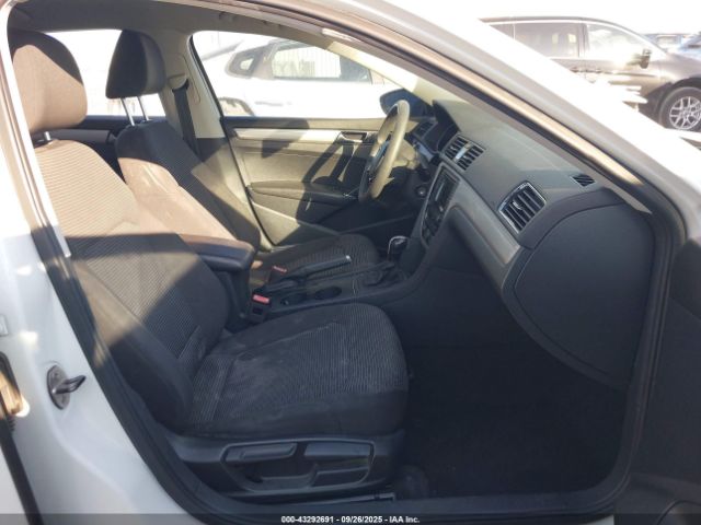2017 VOLKSWAGEN PASSAT 1VWAT7A37HC084127 Photo 4