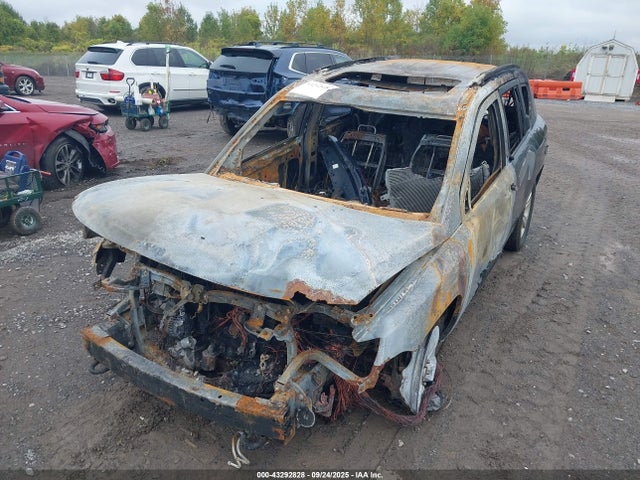 43292828 :رقم المزاد ، 1C4NJDEB0ED623851 vin ، 2014 Jeep Compass Latitude مزاد بيع
