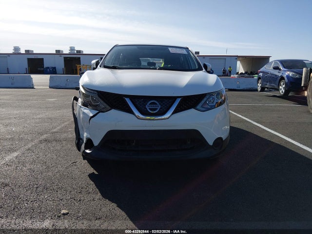 JN1BJ1CP2JW188719 Nissan Rogue Sport S