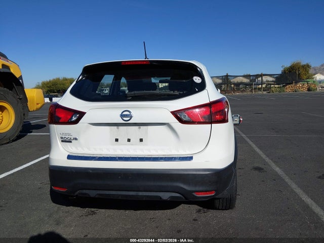 JN1BJ1CP2JW188719 Nissan Rogue Sport S