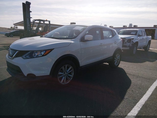 JN1BJ1CP2JW188719 Nissan Rogue Sport S