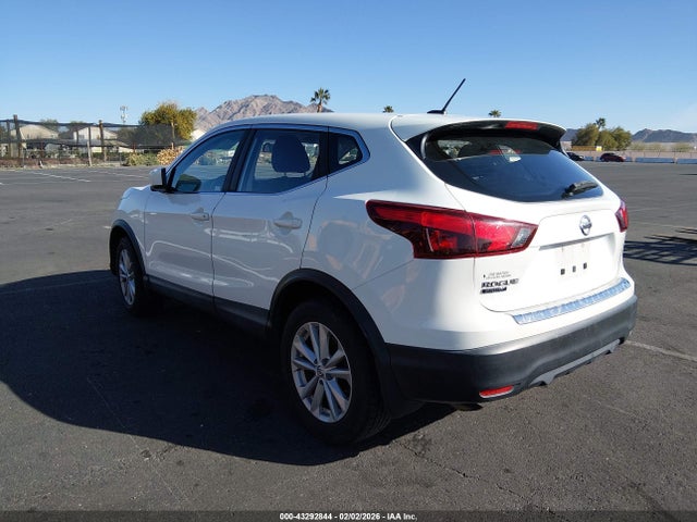 JN1BJ1CP2JW188719 Nissan Rogue Sport S