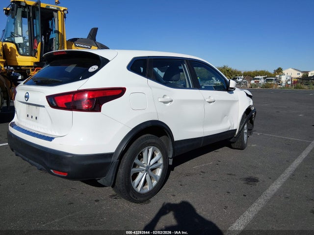 JN1BJ1CP2JW188719 Nissan Rogue Sport S