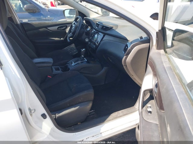 JN1BJ1CP2JW188719 Nissan Rogue Sport S