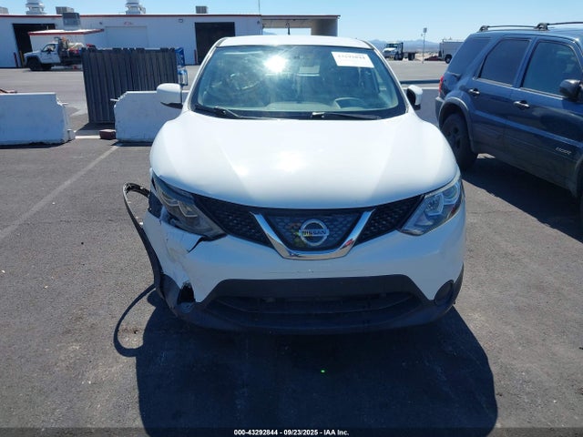 JN1BJ1CP2JW188719 Nissan Rogue Sport S