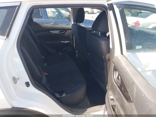 JN1BJ1CP2JW188719 Nissan Rogue Sport S