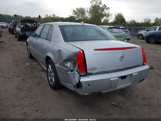 2010 CADILLAC DTS 1G6KD5EY0AU112013 Photo 2