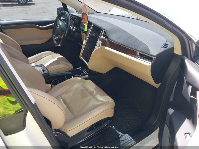 2016 TESLA MODEL X 5YJXCBE26GF007090 Photo 4