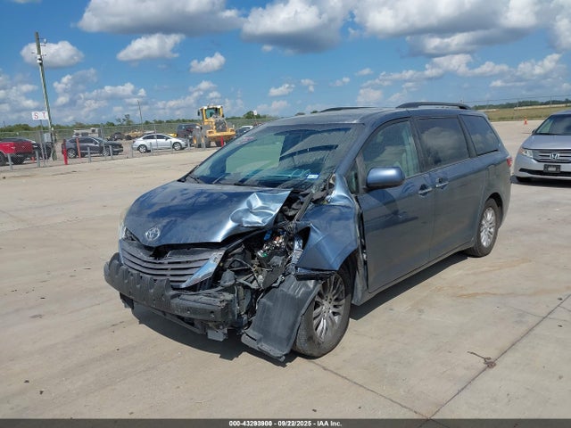 Продажа на аукционе авто 2017 Toyota Sienna Xle 8 Passenger, vin: 5TDYZ3DC8HS888097, номер лота: 43293900