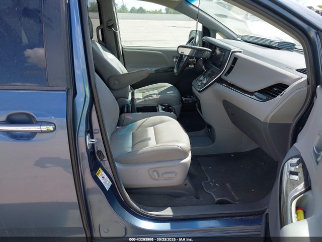 Продажа на аукционе авто 2017 Toyota Sienna Xle 8 Passenger, vin: 5TDYZ3DC8HS888097, номер лота: 43293900