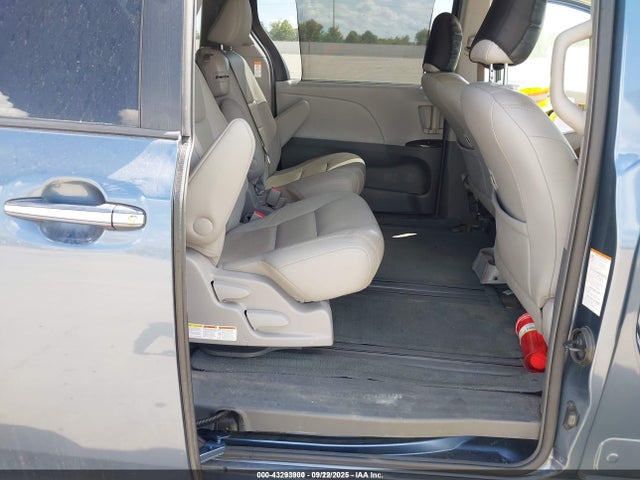 Продажа на аукционе авто 2017 Toyota Sienna Xle 8 Passenger, vin: 5TDYZ3DC8HS888097, номер лота: 43293900