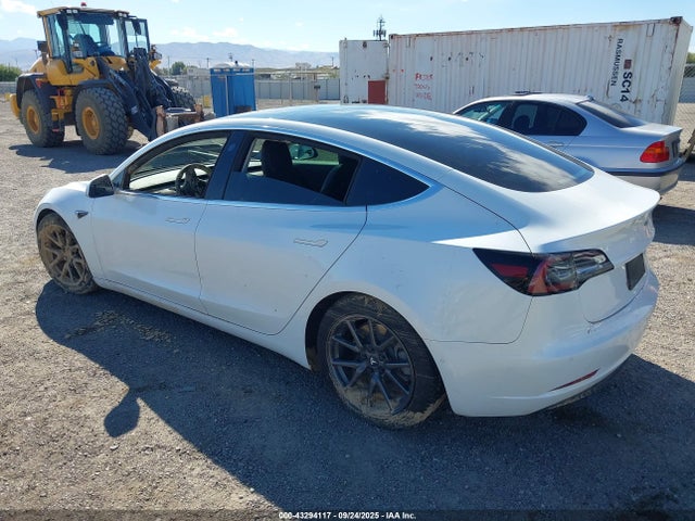 2019 TESLA MODEL 3 5YJ3E1EA2KF425102 Photo 2