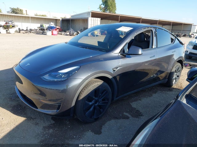 2025 TESLA MODEL Y 7SAYGDED1SF245334 Photo 1