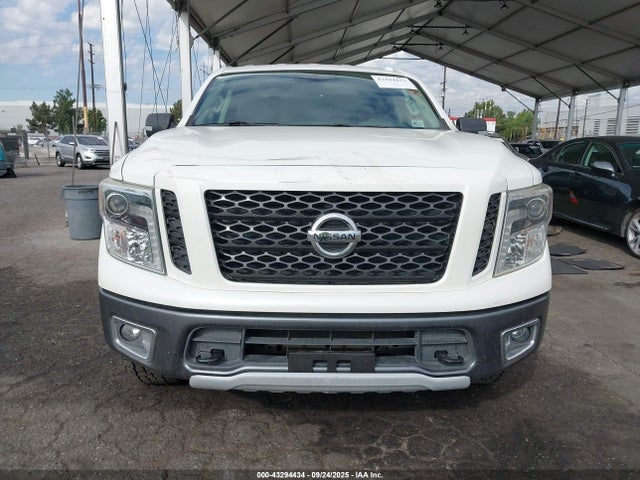 1N6AA1E55HN571068 Nissan 2017