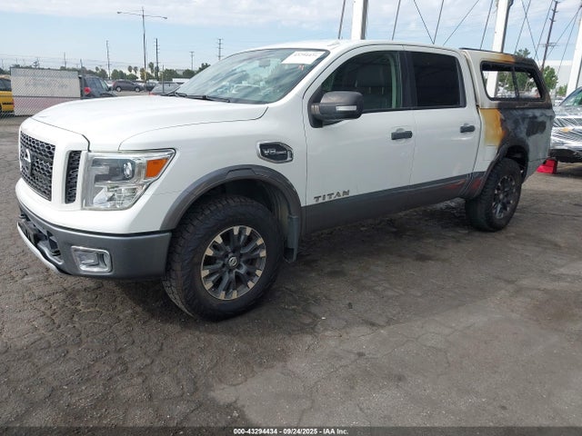 1N6AA1E55HN571068 Nissan 2017