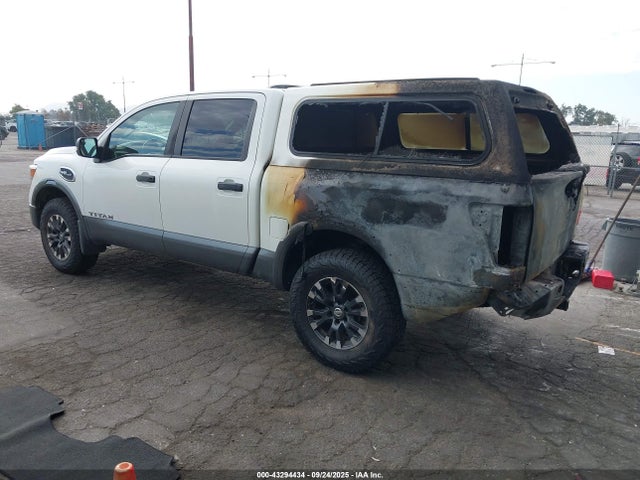 1N6AA1E55HN571068 Nissan 2017