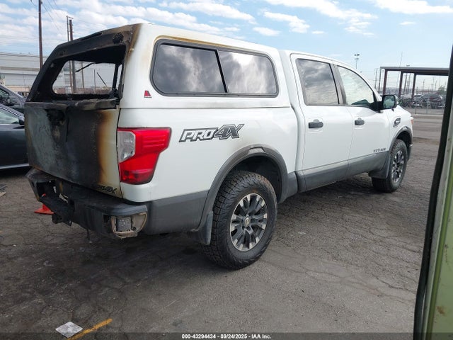 1N6AA1E55HN571068 Nissan 2017