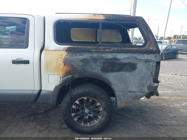 1N6AA1E55HN571068 Nissan 2017