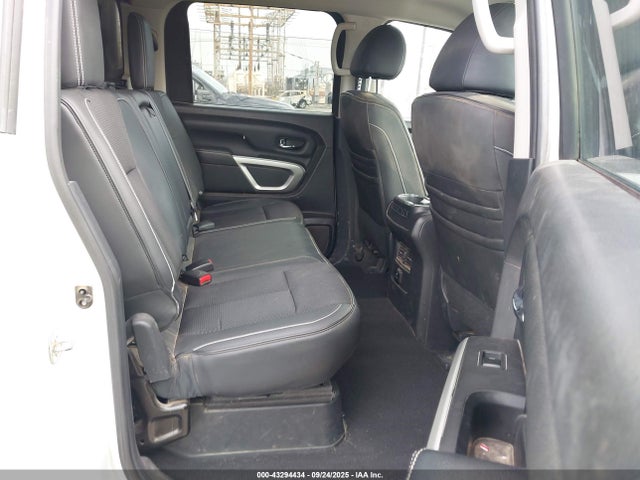 1N6AA1E55HN571068 Nissan 2017