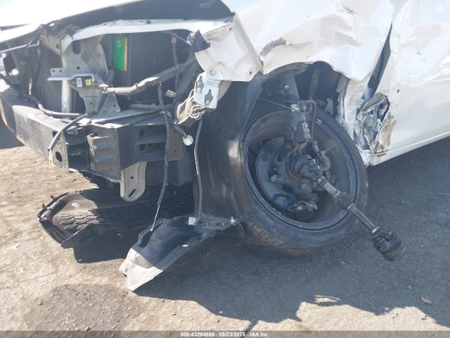 Toyota 2zr-fe 2018 5YFBURHE5JP775516 Image 19