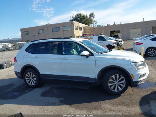 3VV1B7AX1JM198588 Volkswagen Tiguan 2.0t S