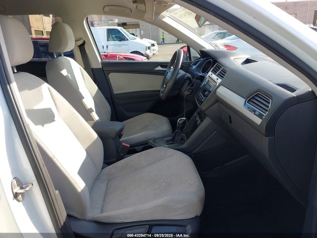 3VV1B7AX1JM198588 Volkswagen Tiguan 2.0t S