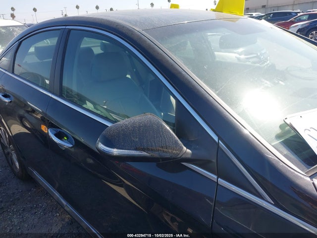 5NPE34AF7HH584046 Hyundai 2017