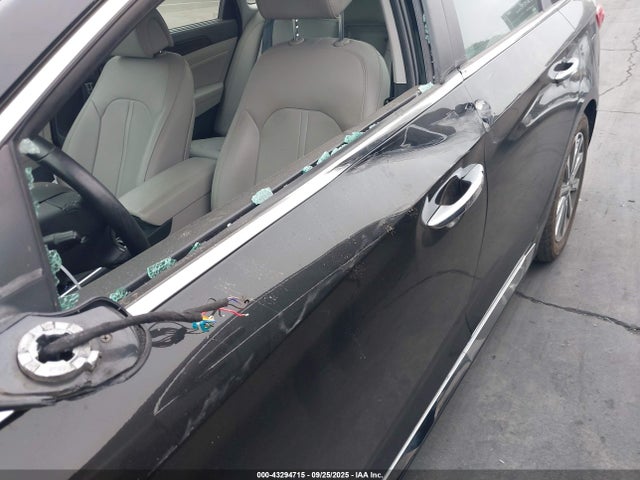 5NPE34AF7HH584046 Hyundai 2017