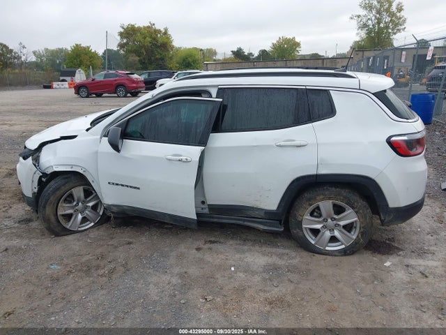 2022 Jeep Compass Latitude Fwd მანქანა იყიდება აუქციონზე, vin: 3C4NJCBB3NT103359, აუქციონის ნომერი: 43295000