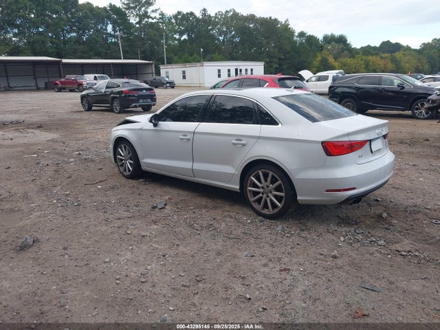 2015 AUDI A3 WAUACGFF9F1006346 Photo 2