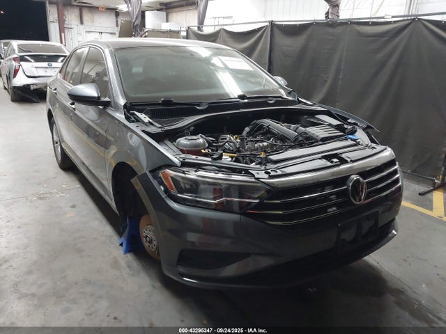 2019 3VWCB7BU7KM174290 main image