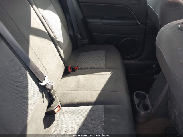 1C4NJCBA0GD568424 Jeep Compass
