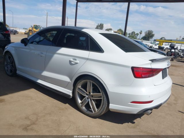 2018 AUDI A3 WAUJ8GFF4J1075570 Photo 2