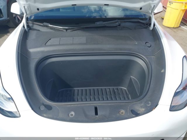2021 TESLA MODEL Y 5YJYGDED0MF133544 Photo 9