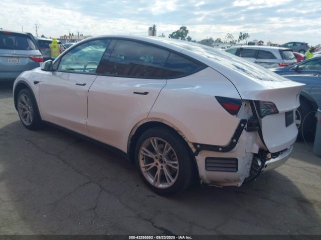 2021 TESLA MODEL Y 5YJYGDED0MF133544 Photo 2