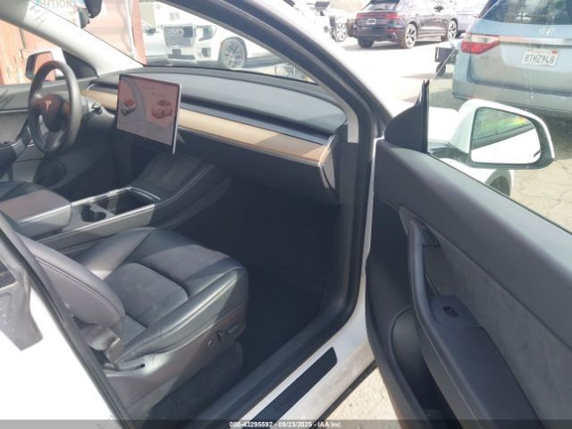 2021 TESLA MODEL Y 5YJYGDED0MF133544 Photo 4