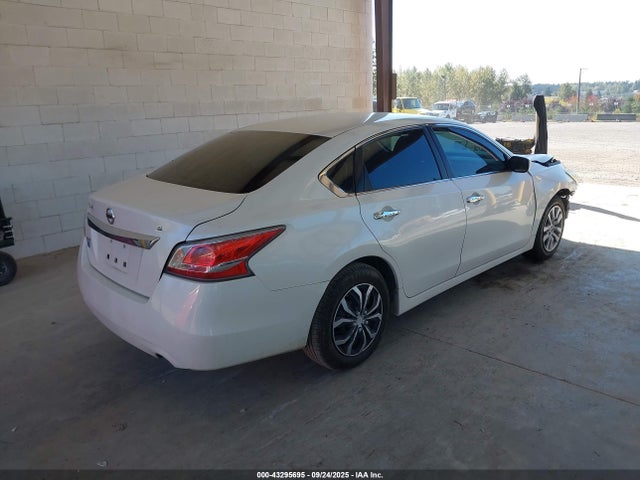 Nissan Altima 2015 1N4AL3AP9FC210974 Image 4