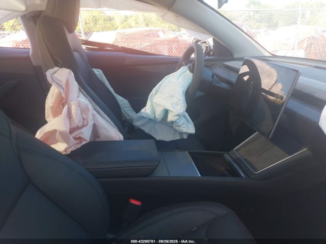 2026 TESLA MODEL Y 7SAYGDED6TA439243 Photo 4