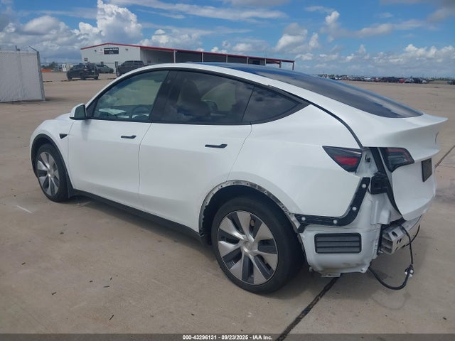 2023 TESLA MODEL Y 7SAYGDEE3PA131154 Photo 2