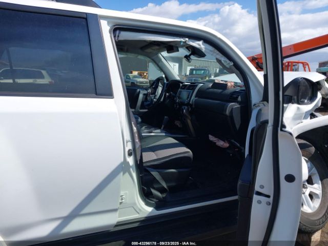 2023 TOYOTA 4RUNNER JTEEU5JR0P5295307 Photo 4