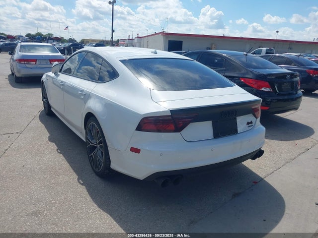 2016 AUDI A7 WAUWGAFC0GN076342 Photo 2