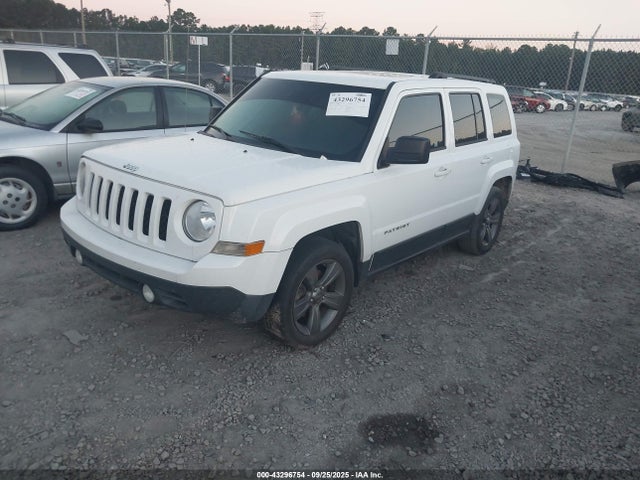 Jeep 2015 2015 1C4NJPFA1FD296949 Image 2